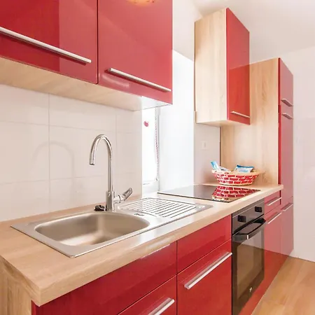 Holiday home Lovely In With Kitchen