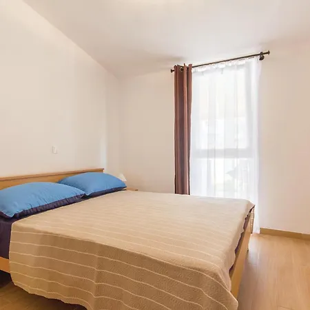 Holiday home Lovely In With Kitchen Hreljici
