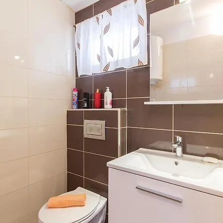 בית נופש Lovely In With Kitchen Hreljići