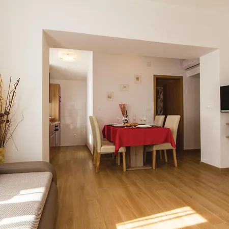 Holiday home Lovely In With Kitchen