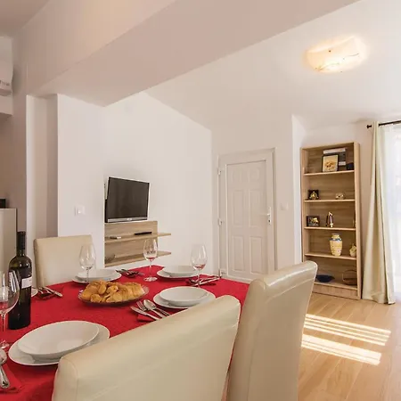 Lovely In With Kitchen * Hreljici